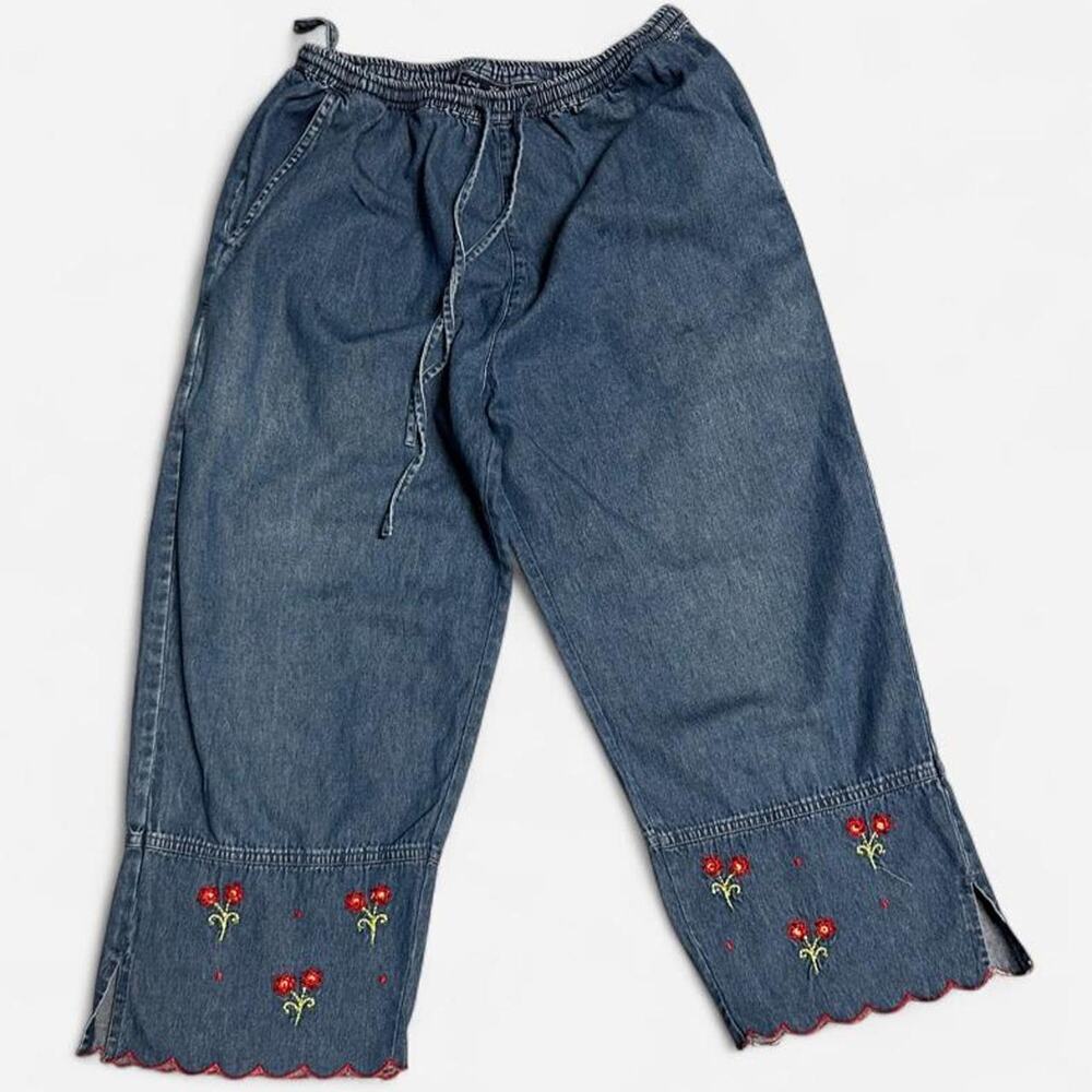 Medium whimsical vintage embroidered denim capri jeans cottagecore flowers